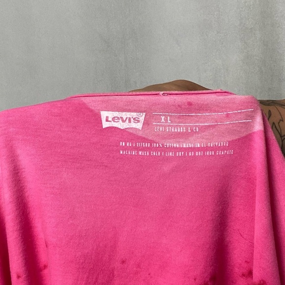 CUSTOM BLEACH ACID WASH LEVIS CROPPED TEE SHIRT - Picture 5 of 6